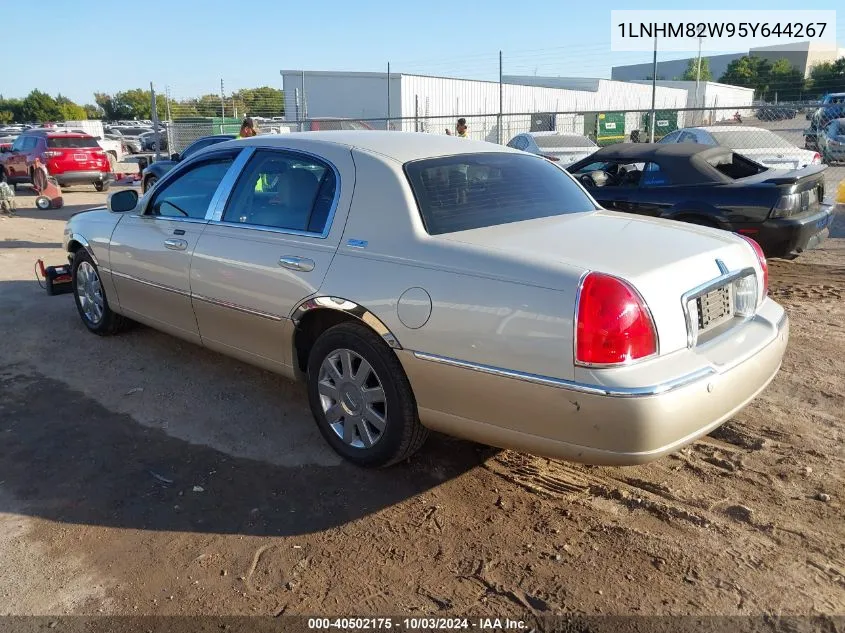 2005 Lincoln Town Car Signature Limited VIN: 1LNHM82W95Y644267 Lot: 40502175