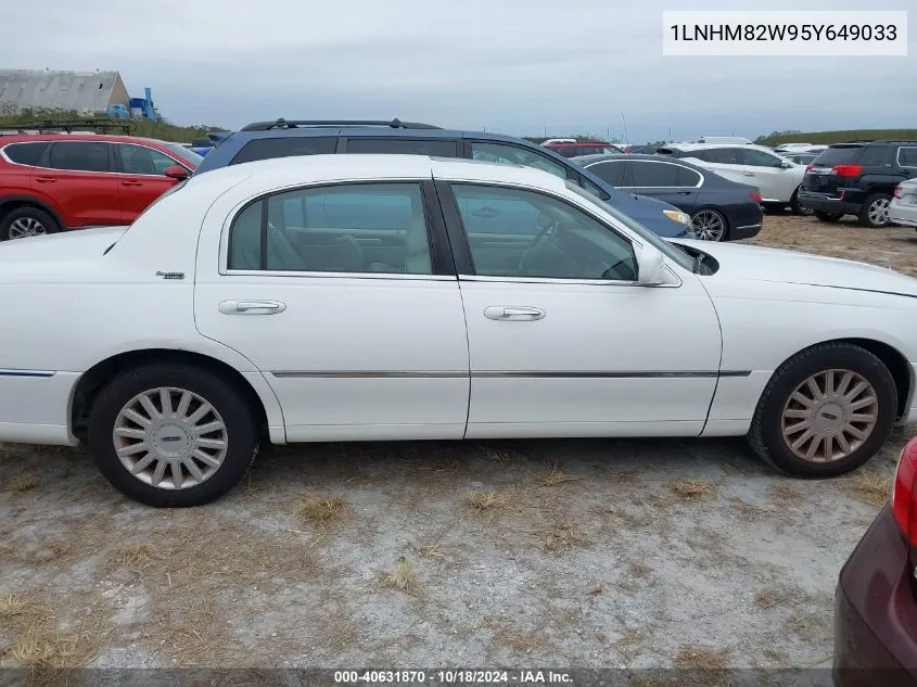 2005 Lincoln Town Car Signature Limited VIN: 1LNHM82W95Y649033 Lot: 40631870