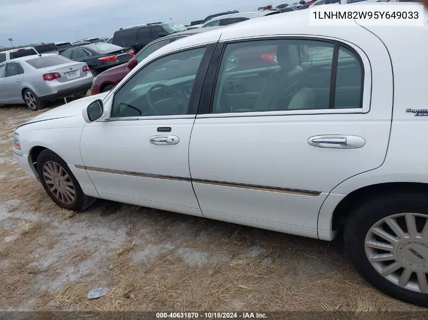 2005 Lincoln Town Car Signature Limited VIN: 1LNHM82W95Y649033 Lot: 40631870