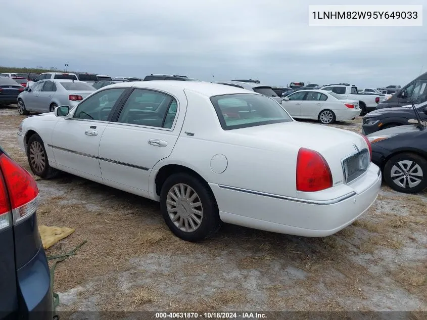 2005 Lincoln Town Car Signature Limited VIN: 1LNHM82W95Y649033 Lot: 40631870