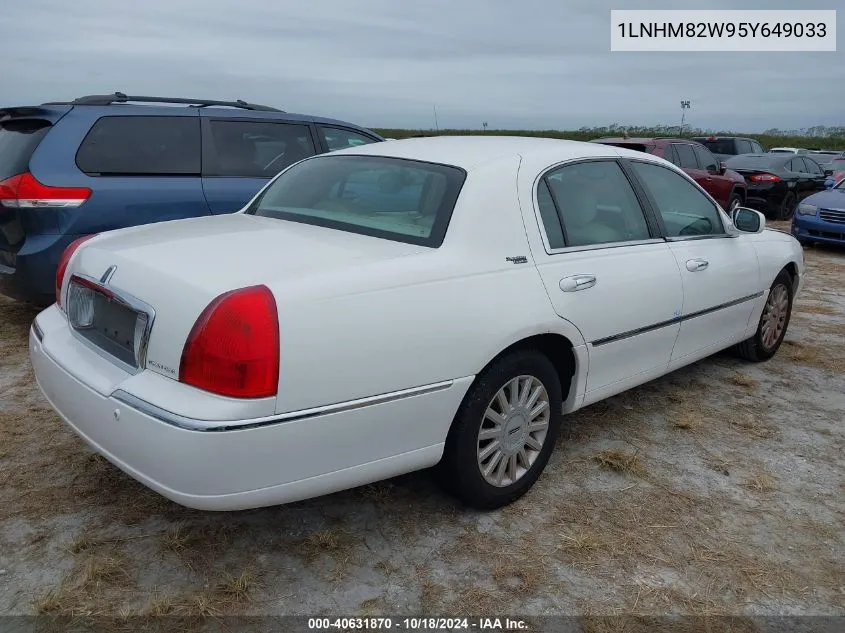 2005 Lincoln Town Car Signature Limited VIN: 1LNHM82W95Y649033 Lot: 40631870