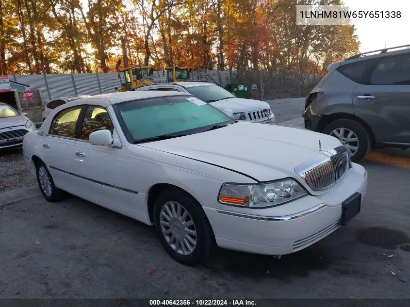 2005 Lincoln Town Car Signature VIN: 1LNHM81W65Y651338 Lot: 40642356