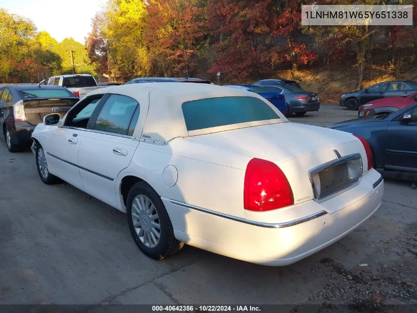 2005 Lincoln Town Car Signature VIN: 1LNHM81W65Y651338 Lot: 40642356