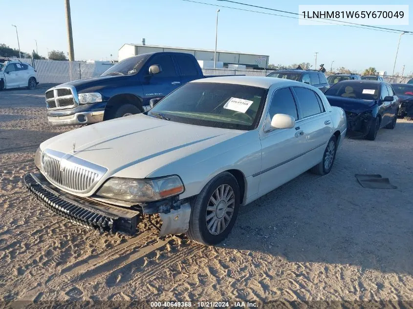 2005 Lincoln Town Car Signature VIN: 1LNHM81W65Y670049 Lot: 40649368