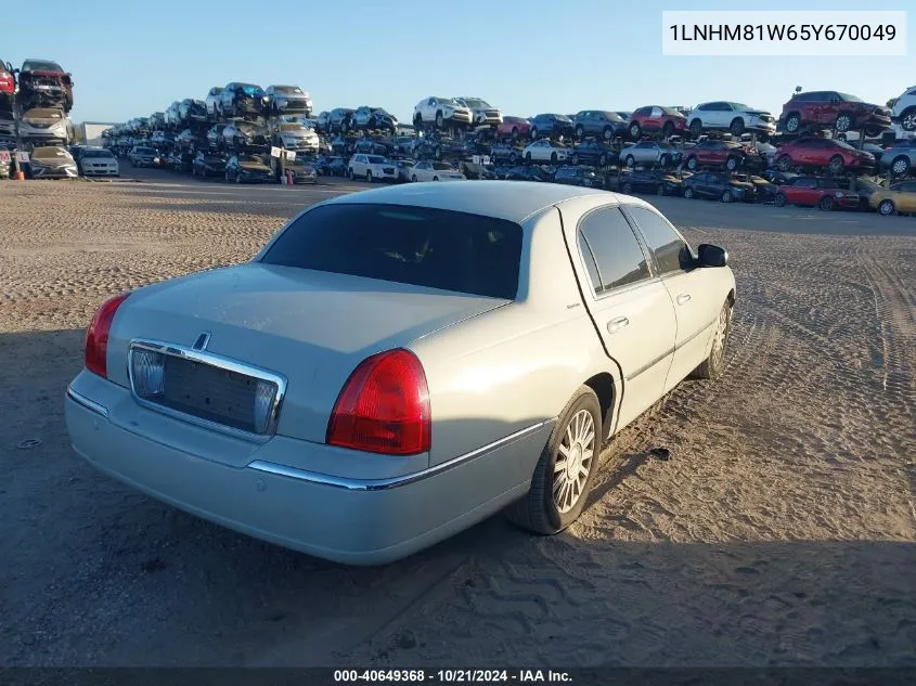 2005 Lincoln Town Car Signature VIN: 1LNHM81W65Y670049 Lot: 40649368