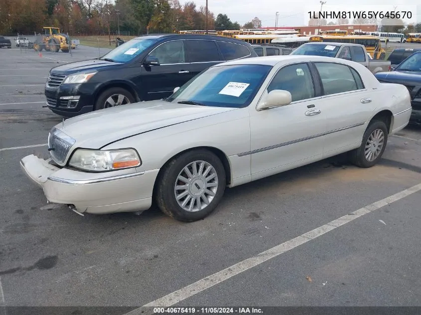 1LNHM81W65Y645670 2005 Lincoln Town Car Signature