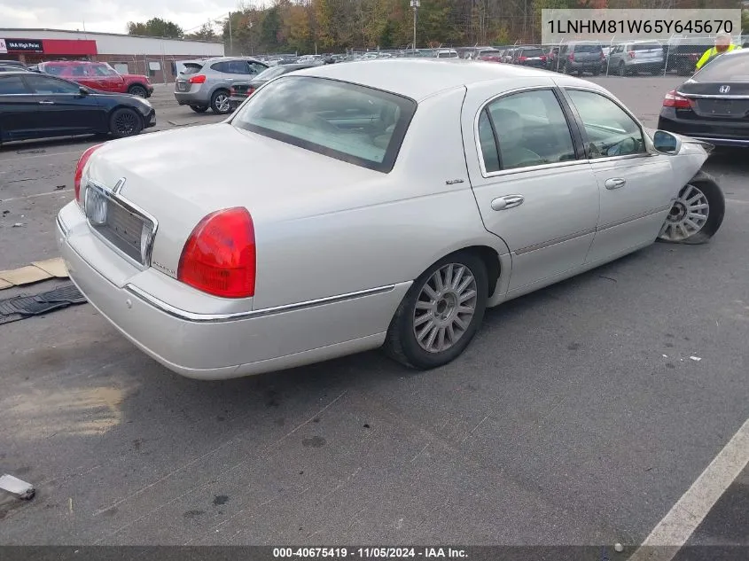 1LNHM81W65Y645670 2005 Lincoln Town Car Signature