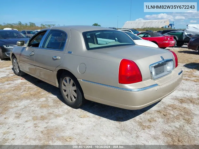 2005 Lincoln Town Car Signature Limited VIN: 1LNHM82W35Y672243 Lot: 40702645