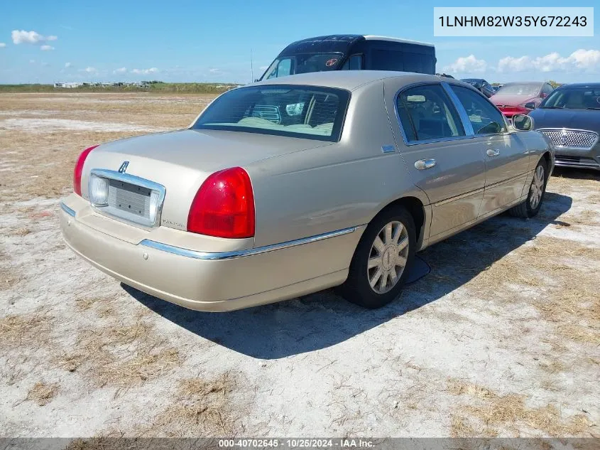 2005 Lincoln Town Car Signature Limited VIN: 1LNHM82W35Y672243 Lot: 40702645