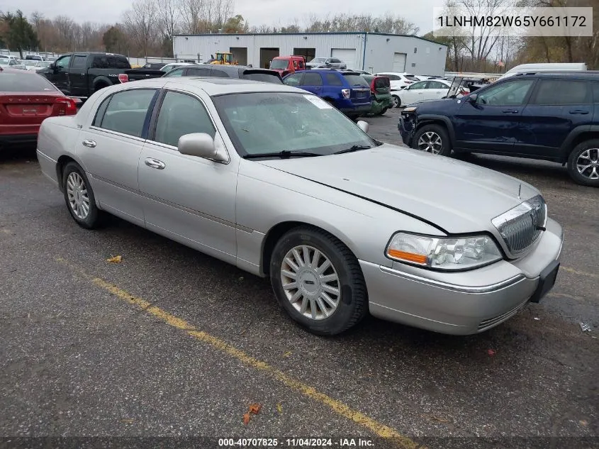 2005 Lincoln Town Car Signature Limited VIN: 1LNHM82W65Y661172 Lot: 40707825