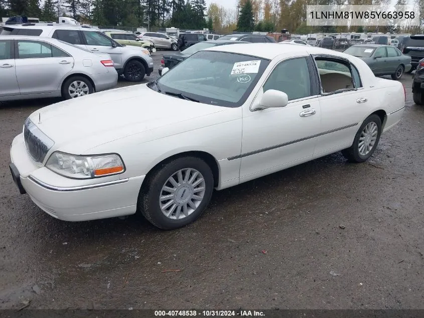 2005 Lincoln Town Car Signature VIN: 1LNHM81W85Y663958 Lot: 40748538