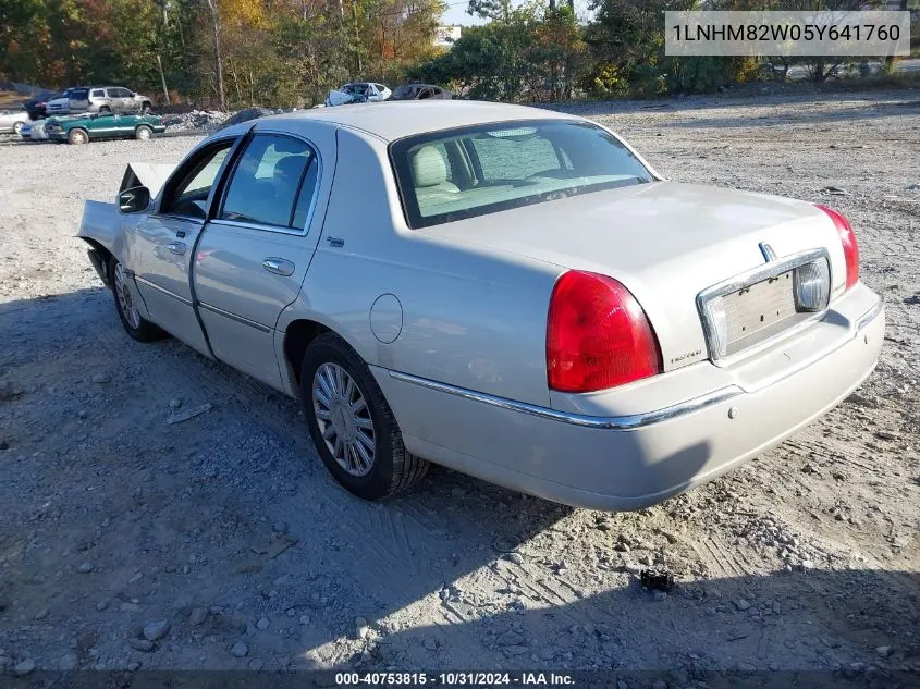 2005 Lincoln Town Car Signature Limited VIN: 1LNHM82W05Y641760 Lot: 40753815