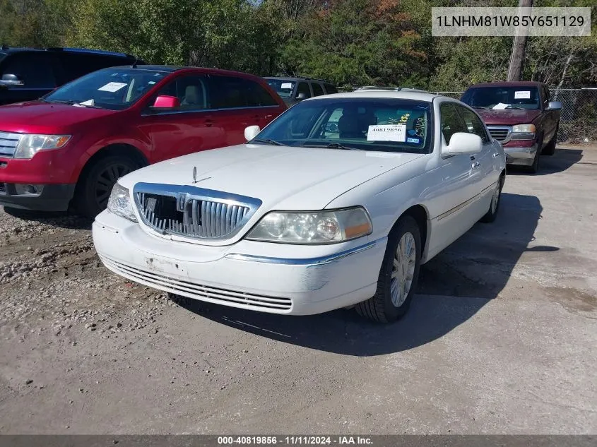 2005 Lincoln Town Car Signature VIN: 1LNHM81W85Y651129 Lot: 40819856