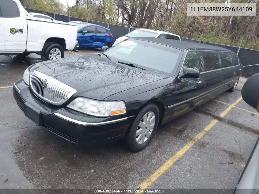 2005 Lincoln Town Car VIN: 1L1FM88W25Y644109 Lot: 40823466