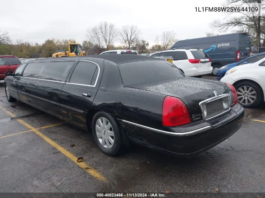 2005 Lincoln Town Car VIN: 1L1FM88W25Y644109 Lot: 40823466