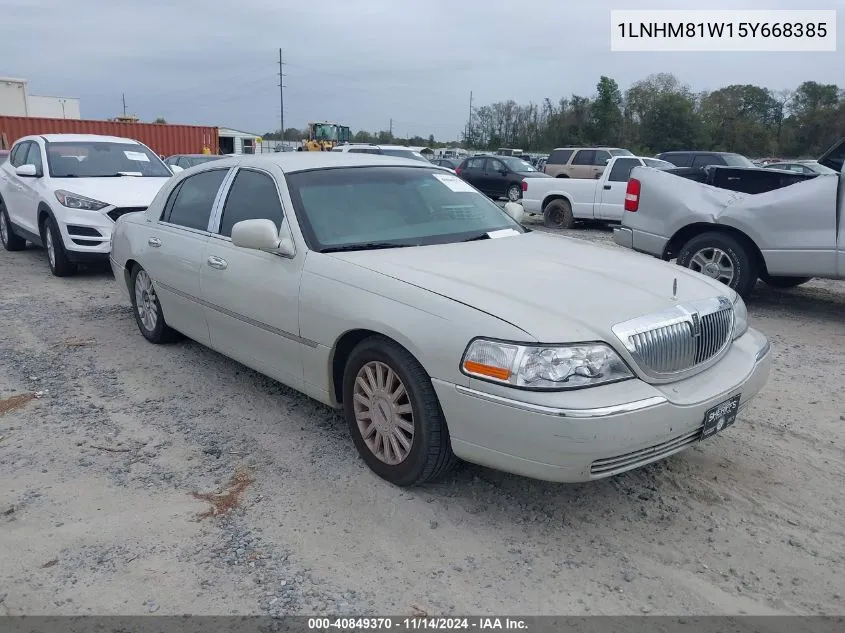 2005 Lincoln Town Car Signature VIN: 1LNHM81W15Y668385 Lot: 40849370