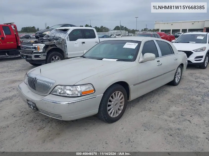 2005 Lincoln Town Car Signature VIN: 1LNHM81W15Y668385 Lot: 40849370