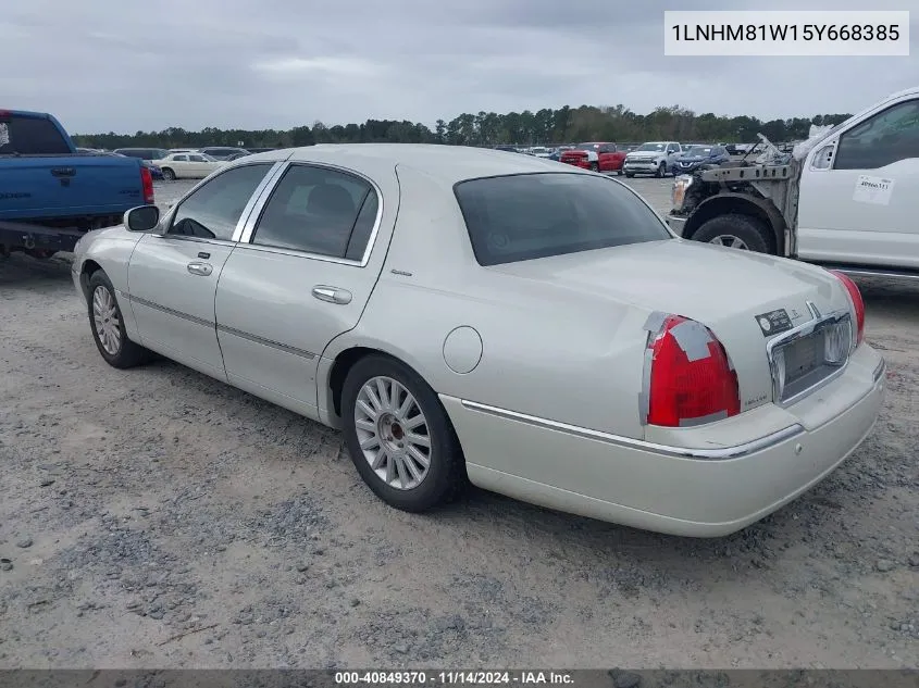 2005 Lincoln Town Car Signature VIN: 1LNHM81W15Y668385 Lot: 40849370