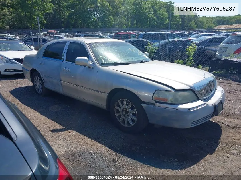 2007 Lincoln Town Car Signature Limited VIN: 1LNHM82V57Y606237 Lot: 39504324