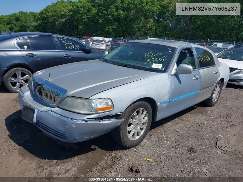 2007 Lincoln Town Car Signature Limited VIN: 1LNHM82V57Y606237 Lot: 39504324