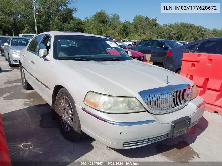 2007 Lincoln Town Car Signature Limited VIN: 1LNHM82V17Y628672 Lot: 40247867