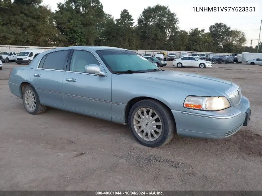 2007 Lincoln Town Car Signature VIN: 1LNHM81V97Y623351 Lot: 40501044