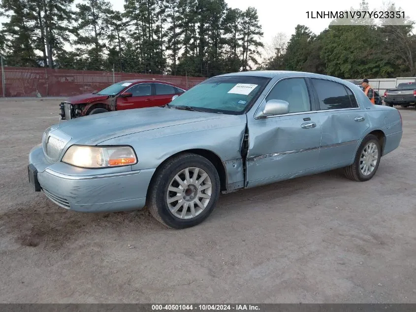 2007 Lincoln Town Car Signature VIN: 1LNHM81V97Y623351 Lot: 40501044