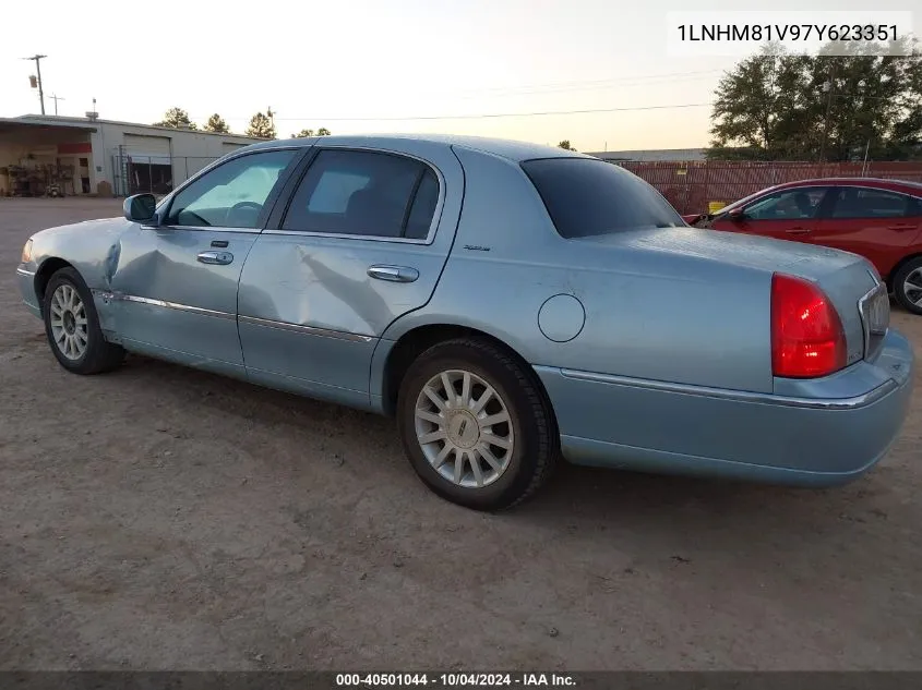 2007 Lincoln Town Car Signature VIN: 1LNHM81V97Y623351 Lot: 40501044