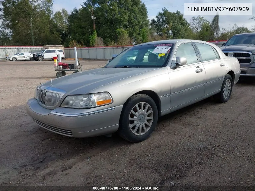 2007 Lincoln Town Car Signature VIN: 1LNHM81V97Y607909 Lot: 40776780