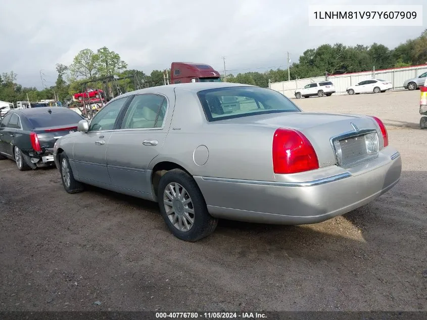 2007 Lincoln Town Car Signature VIN: 1LNHM81V97Y607909 Lot: 40776780