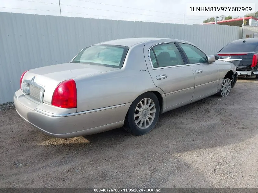 2007 Lincoln Town Car Signature VIN: 1LNHM81V97Y607909 Lot: 40776780