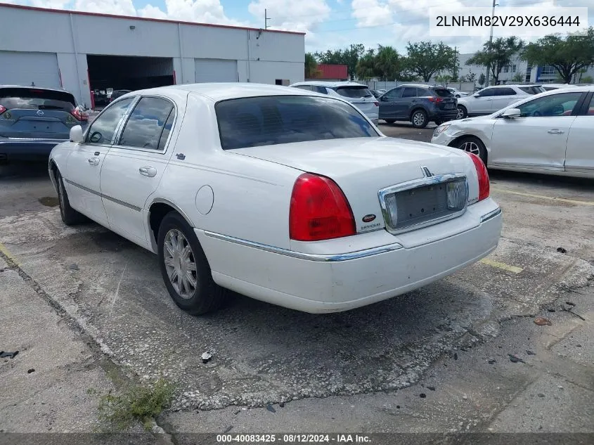 2009 Lincoln Town Car Signature Limited VIN: 2LNHM82V29X636444 Lot: 40083425