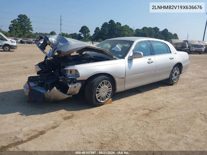 2009 Lincoln Town Car Signature Limited VIN: 2LNHM82V19X636676 Lot: 40157097