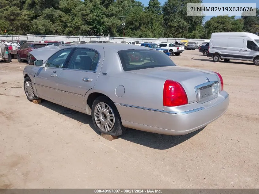 2009 Lincoln Town Car Signature Limited VIN: 2LNHM82V19X636676 Lot: 40157097