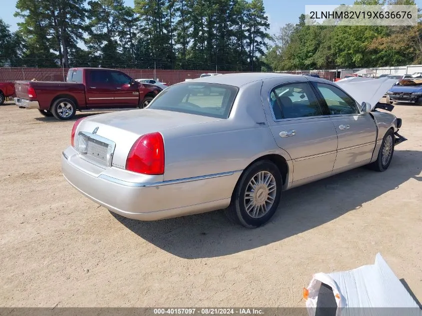 2009 Lincoln Town Car Signature Limited VIN: 2LNHM82V19X636676 Lot: 40157097