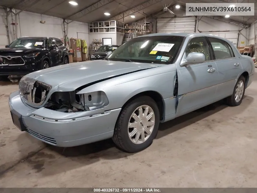 2009 Lincoln Town Car Signature Limited VIN: 2LNHM82V39X610564 Lot: 40326732