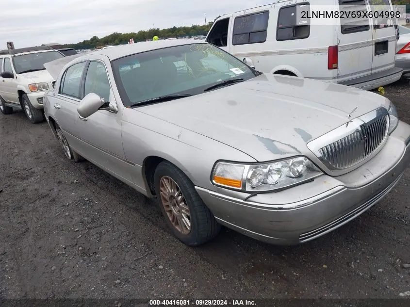 2009 Lincoln Town Car Signature Limited VIN: 2LNHM82V69X604998 Lot: 40416081