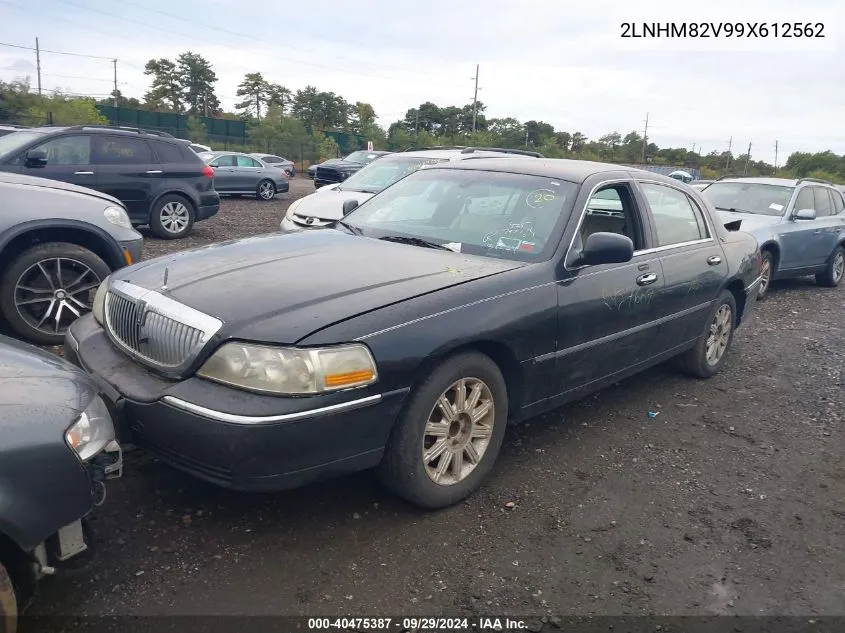 2009 Lincoln Town Car Signature Limited VIN: 2LNHM82V99X612562 Lot: 40475387