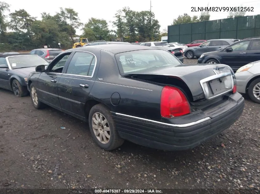 2009 Lincoln Town Car Signature Limited VIN: 2LNHM82V99X612562 Lot: 40475387