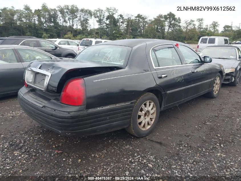 2009 Lincoln Town Car Signature Limited VIN: 2LNHM82V99X612562 Lot: 40475387