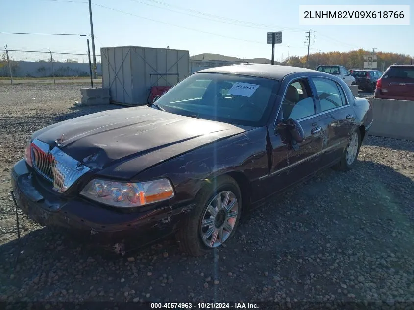 2009 Lincoln Town Car Signature Limited VIN: 2LNHM82V09X618766 Lot: 40574963