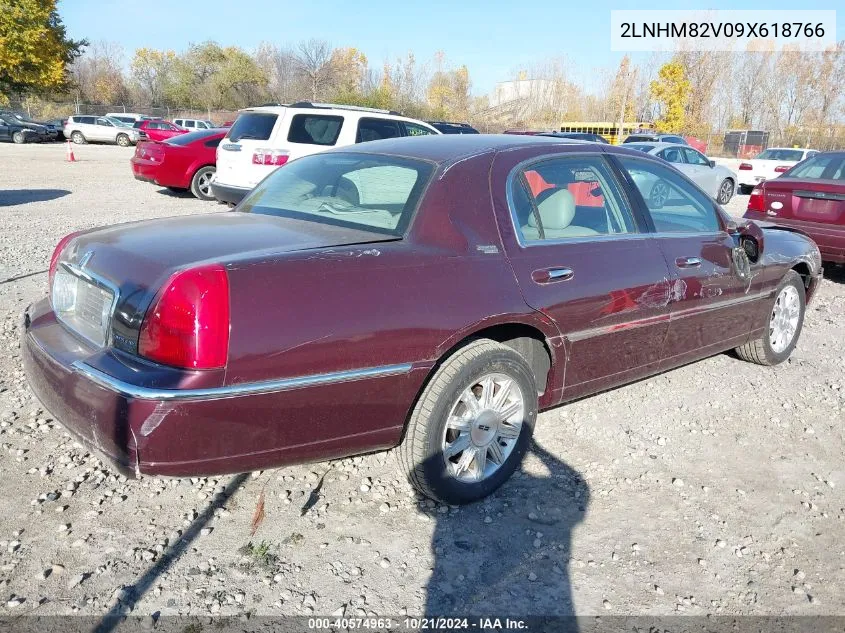 2009 Lincoln Town Car Signature Limited VIN: 2LNHM82V09X618766 Lot: 40574963