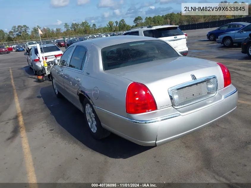 2009 Lincoln Town Car Signature Limited VIN: 2LNHM82V59X633845 Lot: 40736095