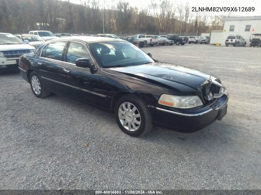 2009 Lincoln Town Car Signature Limited VIN: 2LNHM82V09X612689 Lot: 40816583