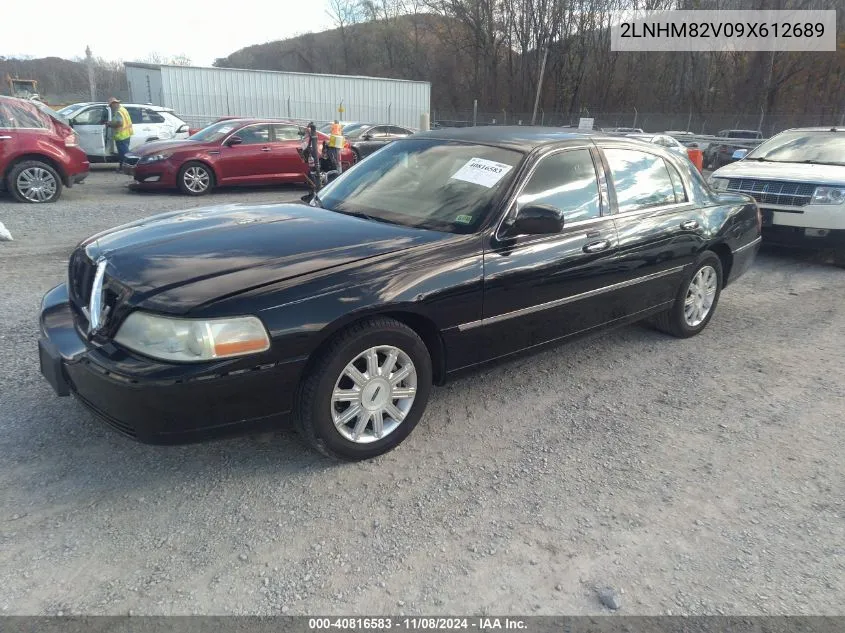 2009 Lincoln Town Car Signature Limited VIN: 2LNHM82V09X612689 Lot: 40816583