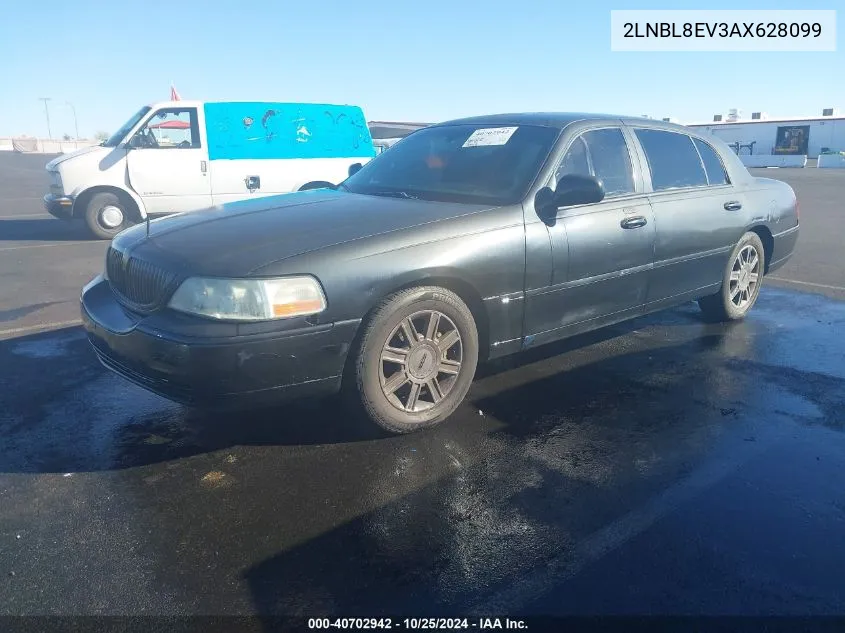 2010 Lincoln Town Car Executive L VIN: 2LNBL8EV3AX628099 Lot: 40702942