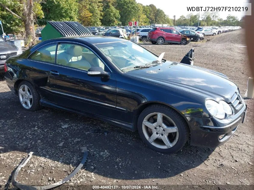 2007 Mercedes-Benz Clk 550 VIN: WDBTJ72H97F210219 Lot: 40492137