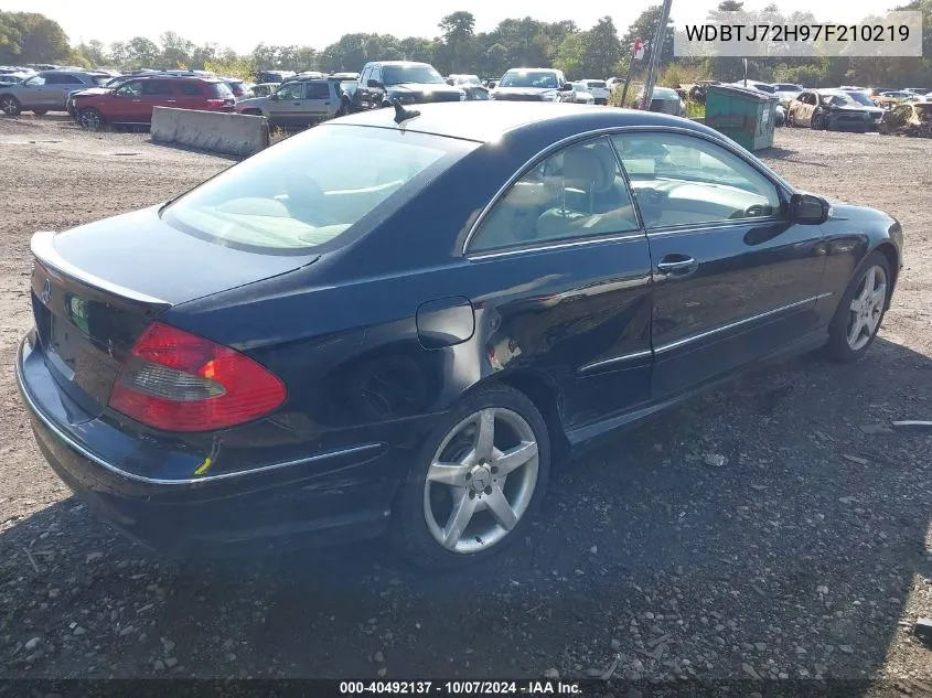 2007 Mercedes-Benz Clk 550 VIN: WDBTJ72H97F210219 Lot: 40492137