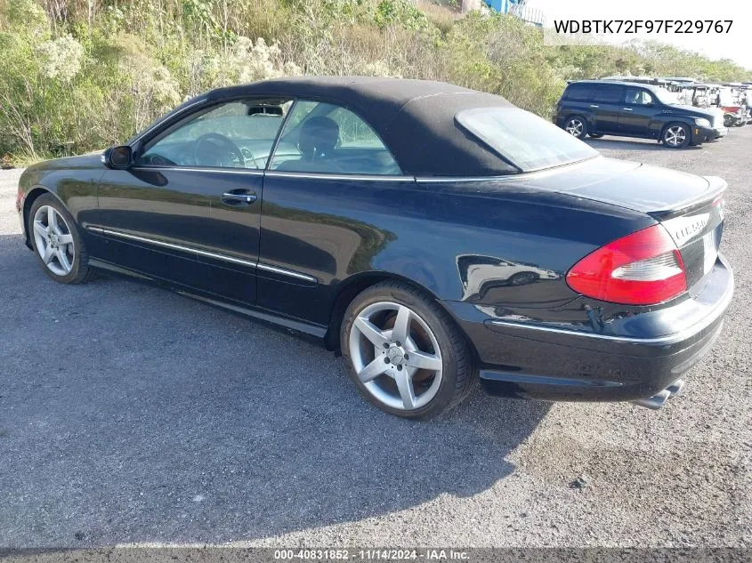 2007 Mercedes-Benz Clk 550 VIN: WDBTK72F97F229767 Lot: 40831852