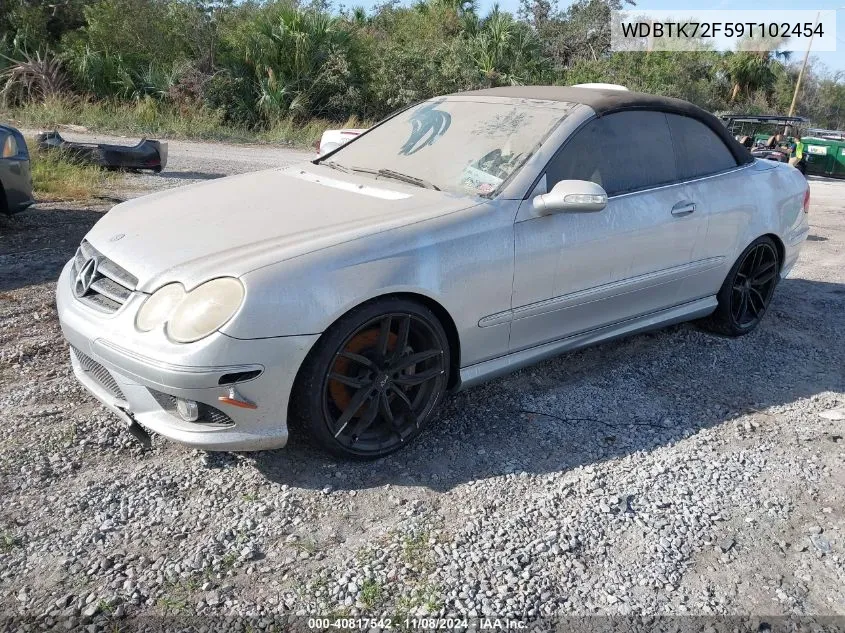 2009 Mercedes-Benz Clk 550 VIN: WDBTK72F59T102454 Lot: 40817542